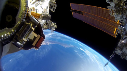 Užijte si výstup do vesmíru z pohledu kosmonauta s náhlavní kamerou