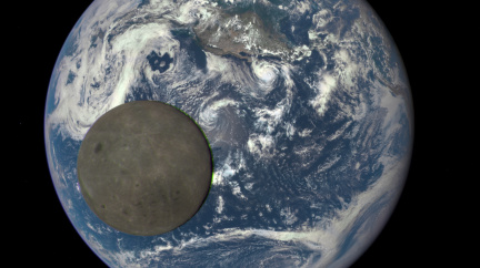 NASA ukázala odvrácenou stranu Měsíce. Unikátní záběry pořídila speciální kamera