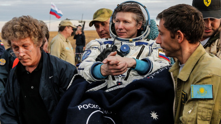 Aktualizováno: Ruský vesmírný rekordman a první Dán v kosmu jsou zpátky na Zemi