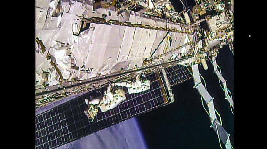 Osm hodin v otevřeném kosmu. Astronauti zvenčí opravovali ISS