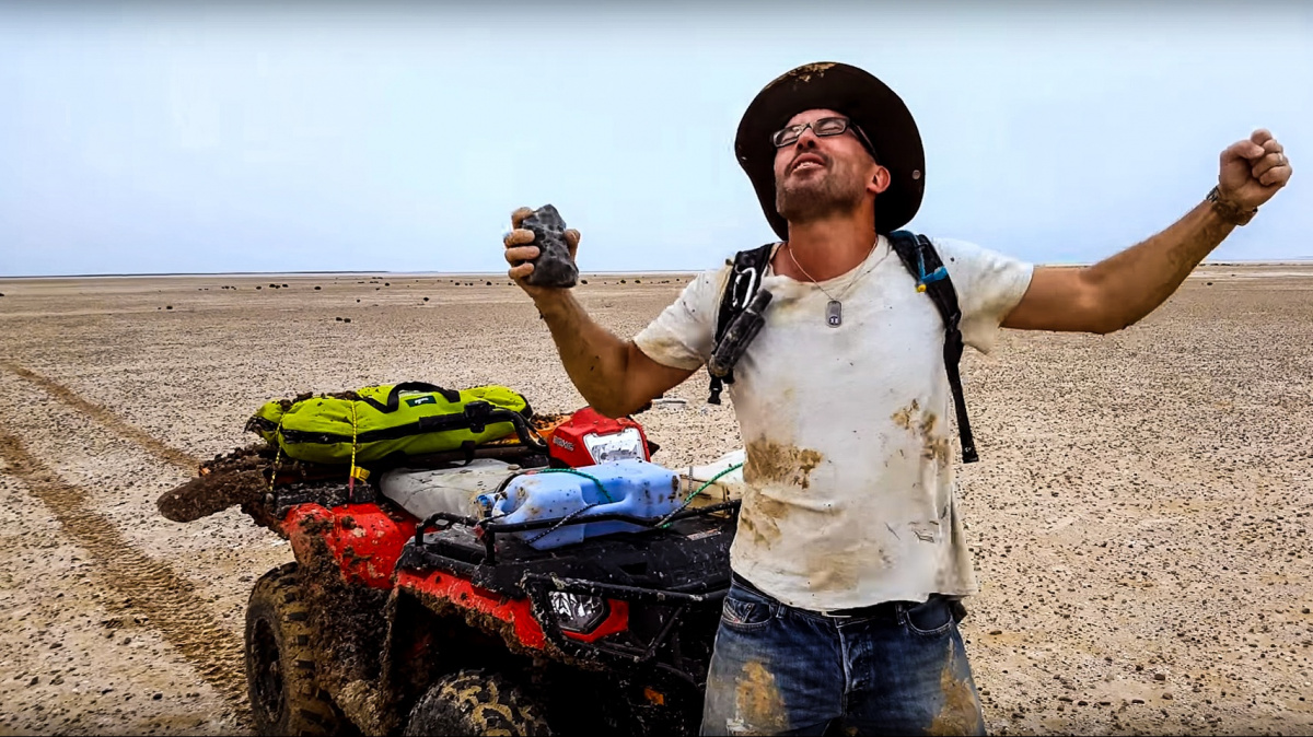 Meteorit starší než Země našli v australském suchém jezeře