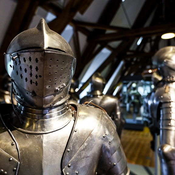 Středověcí rytíři očima vědy: Nemotorné plechovky, nebo smrtící akrobati?