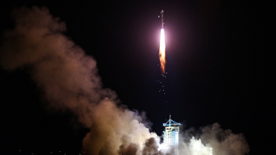 Čína vyslala do vesmíru první kvantový satelit na světě. Bude se jí velmi hodit