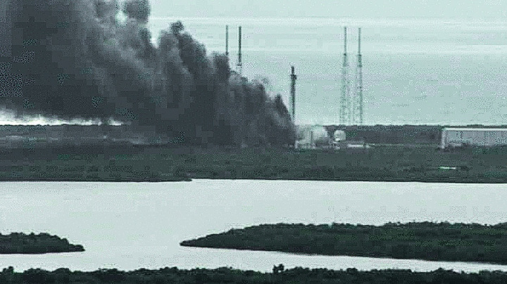 SpaceX má vážný problém. Jeho raketa explodovala a není to poprvé