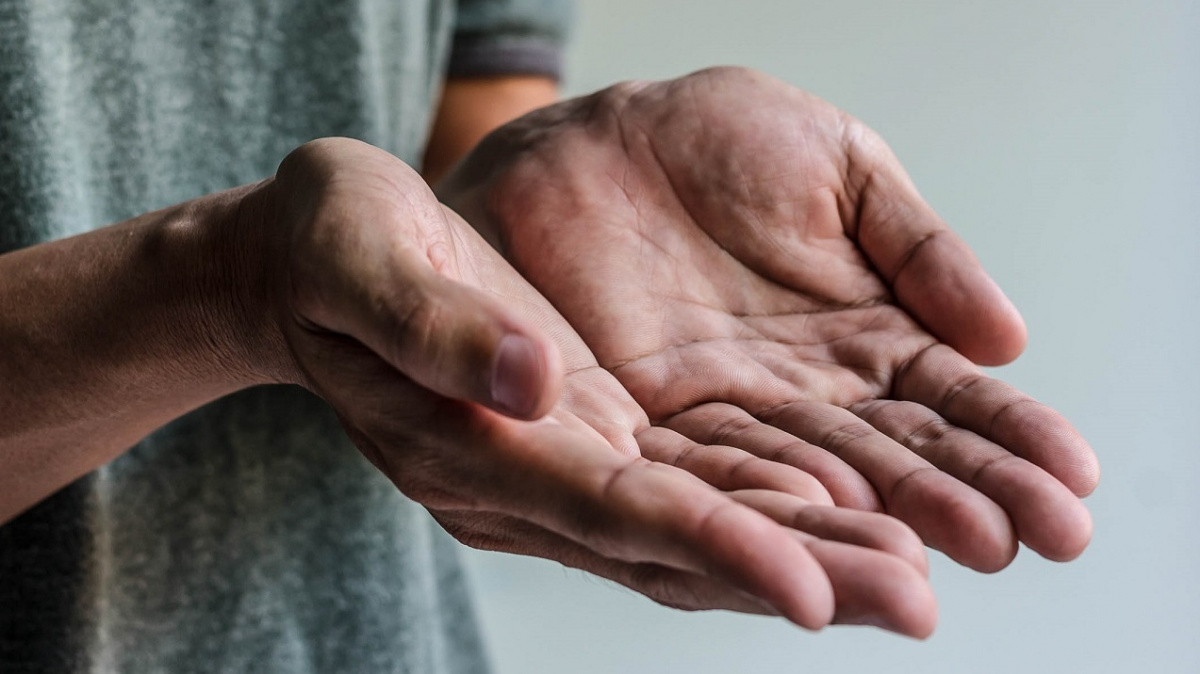 Mohly infekce podpořit vznik nezištného chování?