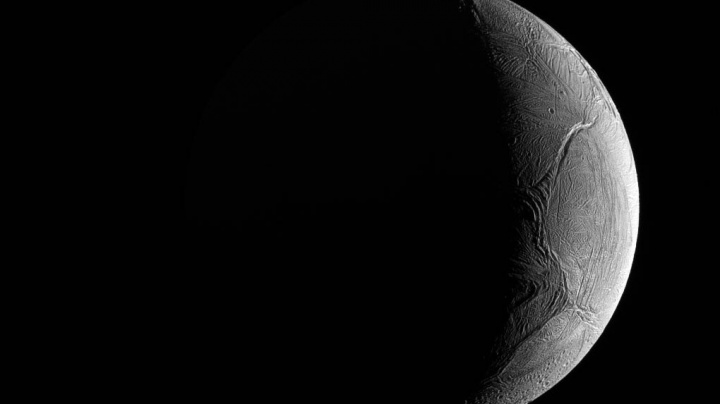 Další dílek do záhady Enceladu