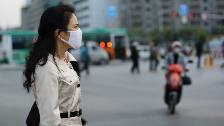 Jak se chránit před smogem? Masky jsou vyhozené peníze, nefungují