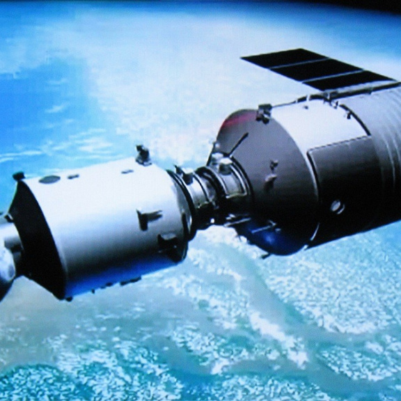 Čína prý zkrotila svou padající kosmickou stanici