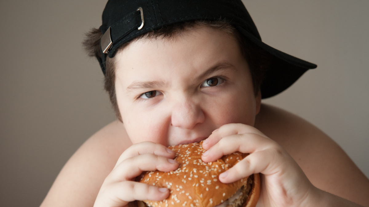 Tučná strava ovlivňuje mozek, snižuje paměť a schopnost učit se