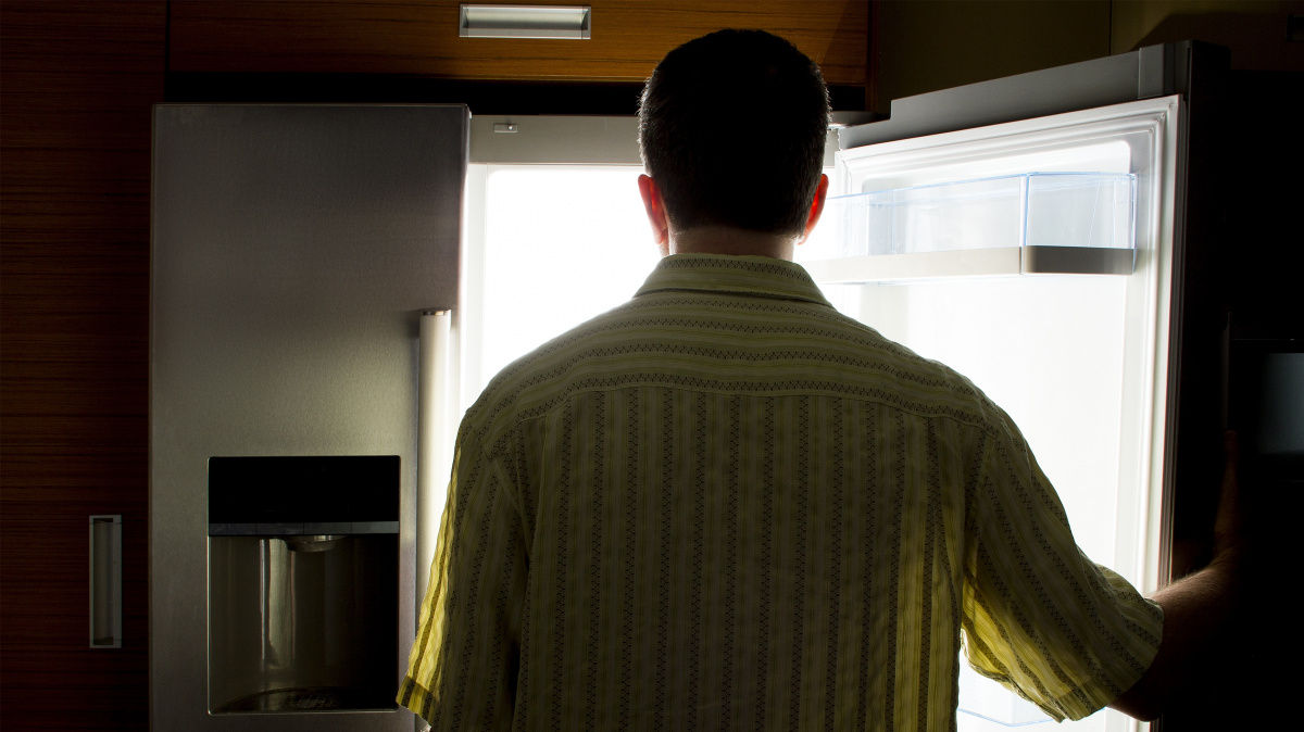 Za večerní vyjídání lednice mohou hormony