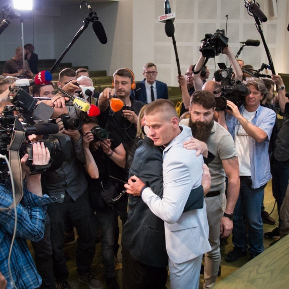 Nedůvěryhodná tvář obžalovaným přitěžuje. Dostávají přísnější tresty