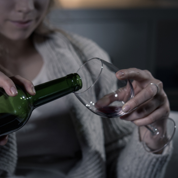 Alkohol popíjený denně škodí i v přiměřených dávkách