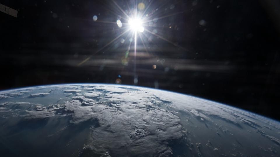 Kolem Země se nacházejí 'satelity' prachu