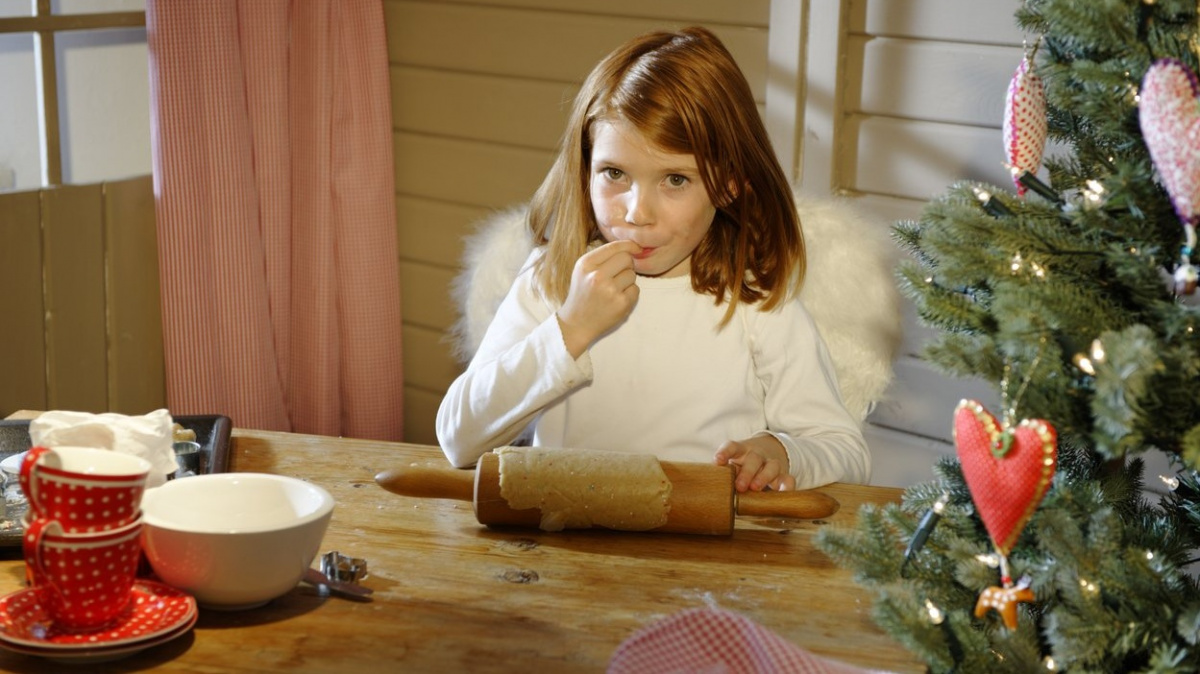 Klidně mlsejte! Proč není (tak) nebezpečné ujídat těsto na cukroví