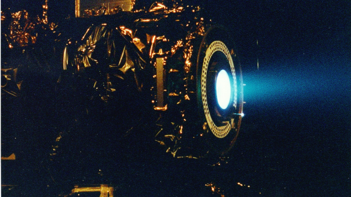 Iontové motory napájené jádrem by mohly dohnat mezihvězdnou Oumuamuu