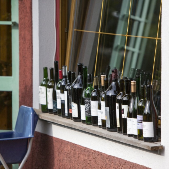 Pití alkoholu před dětmi na ně má negativní dopad. Vyvolává v nich úzkost