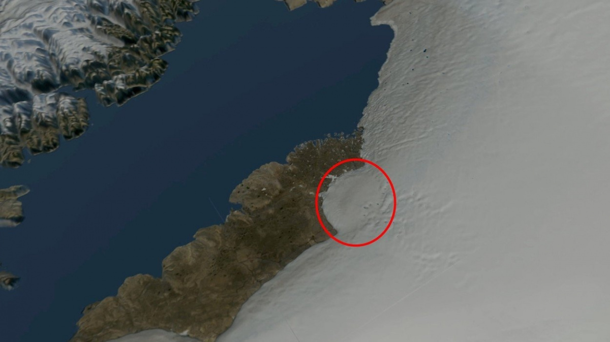 Pod Grónským ledovcem se objevil druhý kráter po dopadu asteroidu