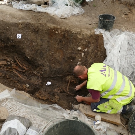 Archeologové objevili dva unikátní pohřby na lodi. První po 50 letech