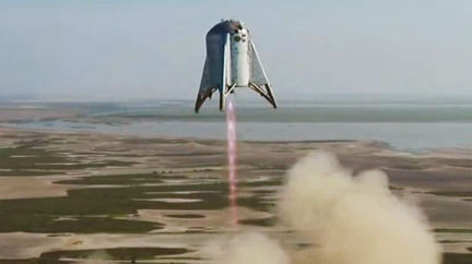 Musk se o 150 metrů 'přiblížil' Marsu. Tak vysoko vyskočil jeho Starhopper