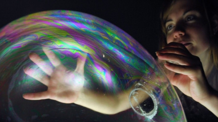 Vědci sestavili recept na 'superbubliny'. Vyzkoušejte ho!