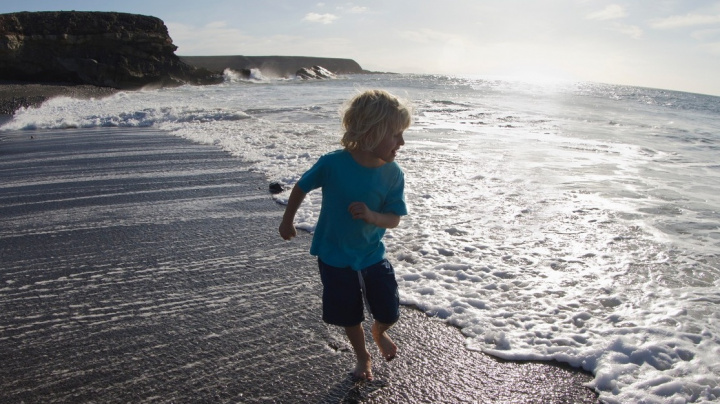Polovina písečných pláží zmizí do konce století, varuje studie