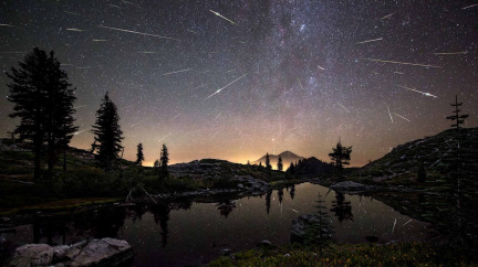 Aktualizováno: Meteorická show roku vrcholí, něco si přejte (ŽIVĚ tady)