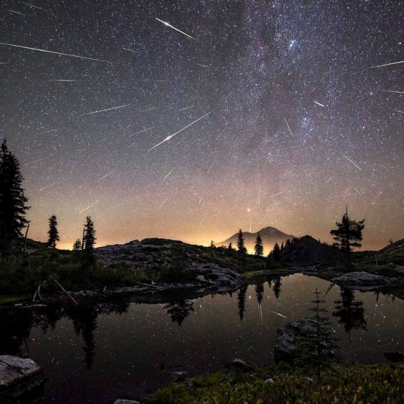 Meteorická show roku vrcholí, něco si přejte (ŽIVĚ tady)