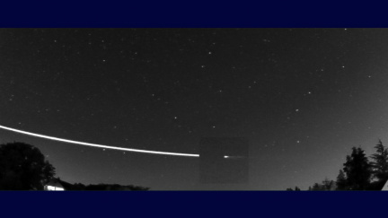 Nad Evropu přiletěl meteoroid. A 'odrazil se' zpátky do vesmíru! (video)