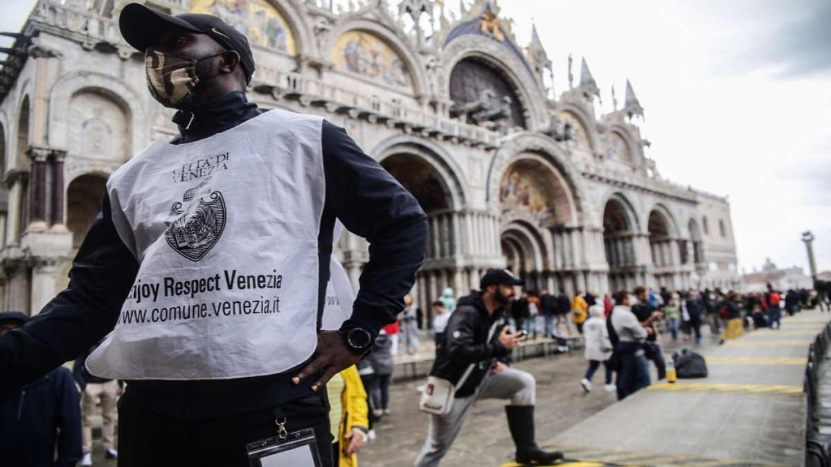 Mojžíš dává Benátkám naději, poprvé je zachránil před záplavou