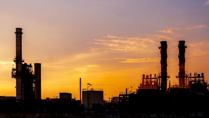 Covid srazil emise CO2 víc než druhá světová válka