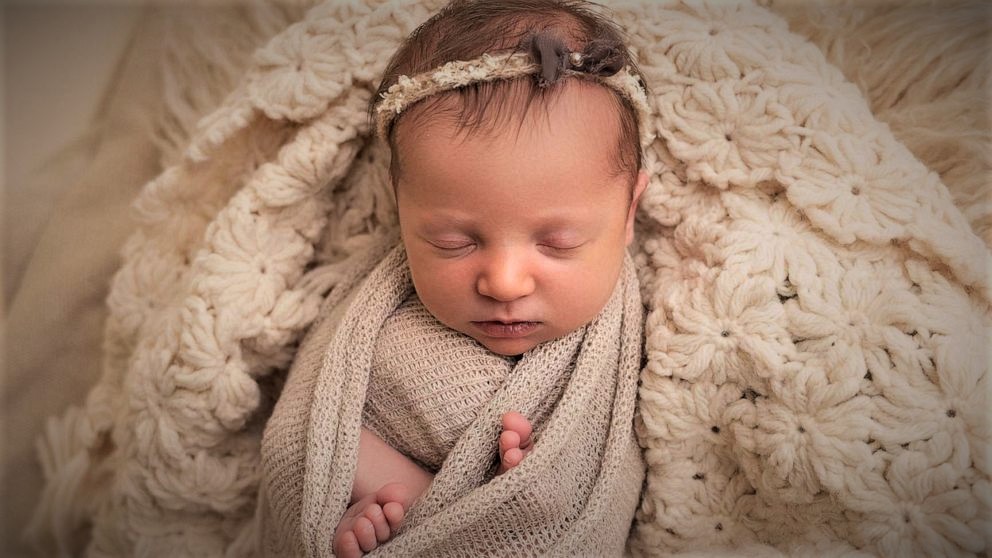 'Nejstarší' dítě, jaké se kdy narodilo. Pochází z embrya zmrazeného 27 let