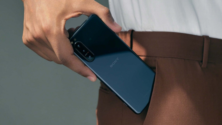 Kompaktní Sony Xperia 5 II láká na špičkový fotoaparát. Zdarma k ní dostanete sluchátka za 3 490 Kč