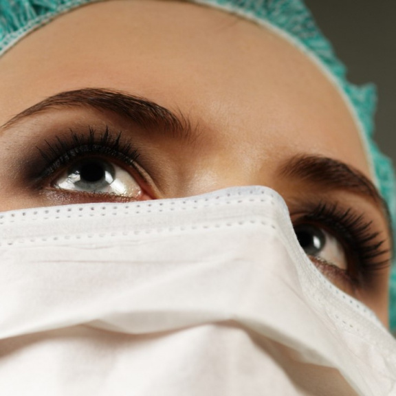 Dva grafy, které vám ukážou, jak chrání vakcíny proti covidu