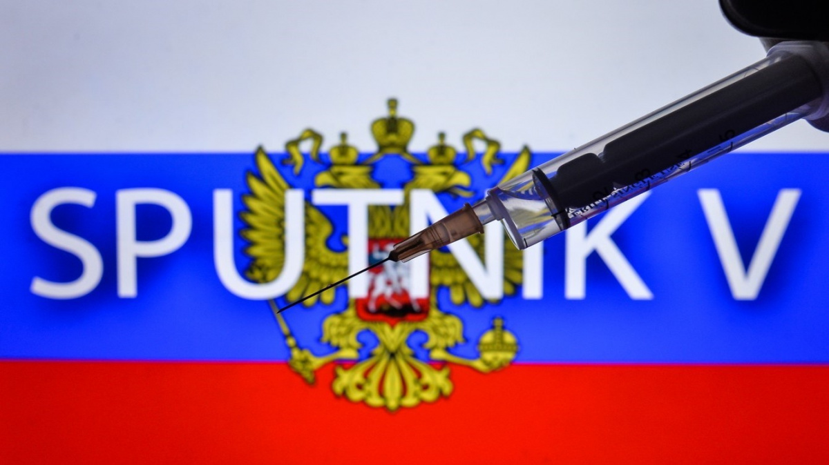 Ruský Sputnik V má účinnost 92 procent. Přiletí také do Česka?