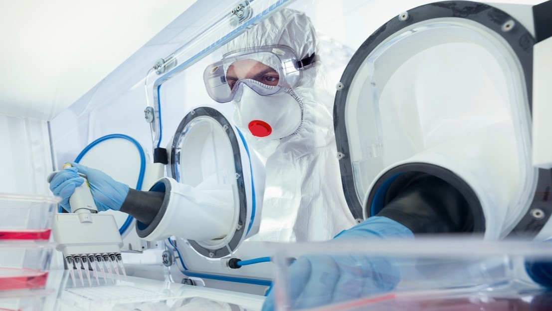 Koronaviry svádí evoluční závod s výrobci vakcín