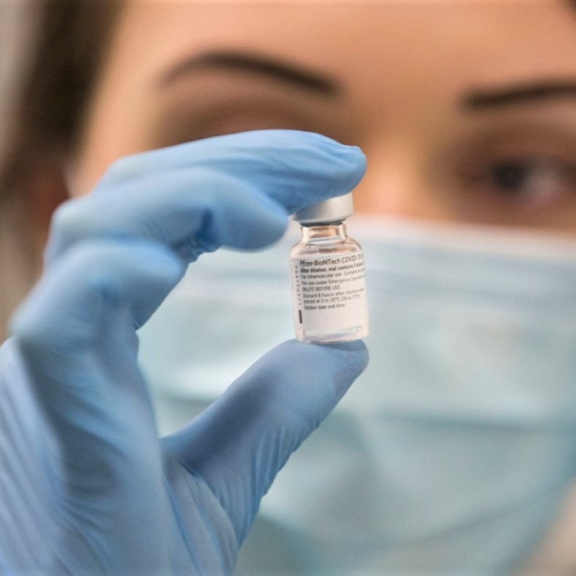 První vakcína proti zmutovanému koronaviru je na světě