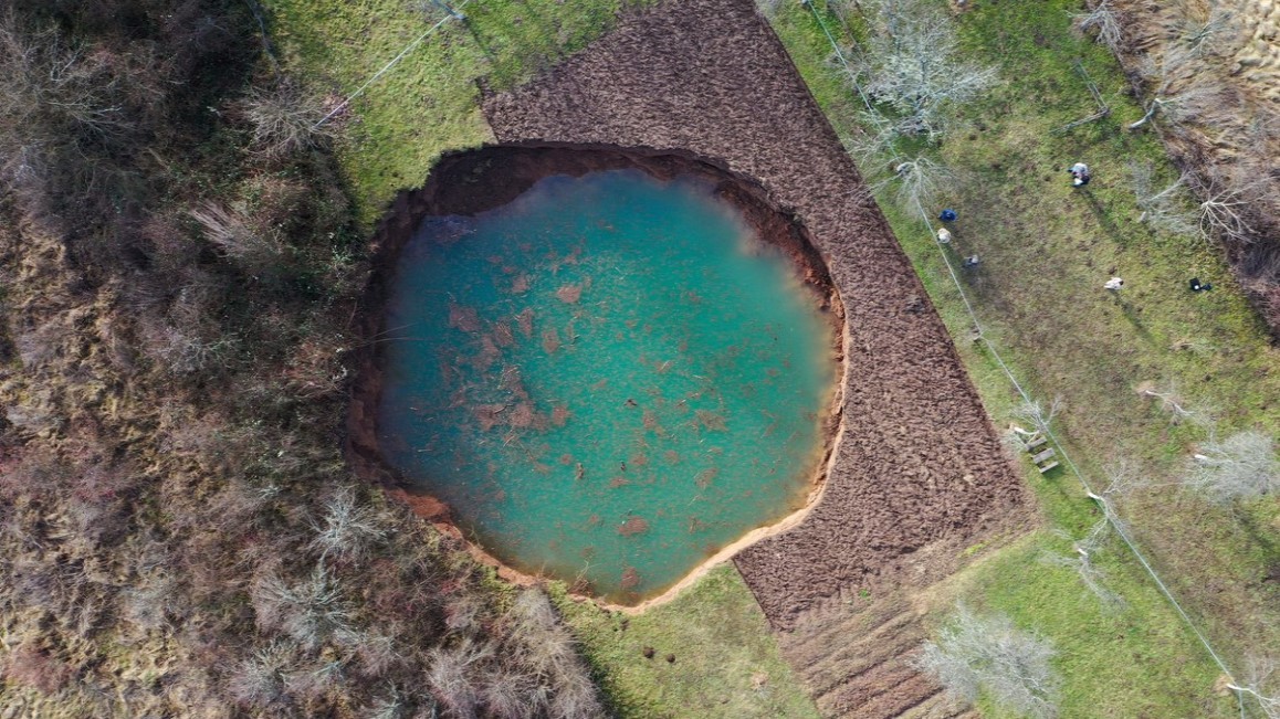 Chorvatsko provrtala stovka děsivých propadlin. Jejich spouštěčem bylo zemětřesení
