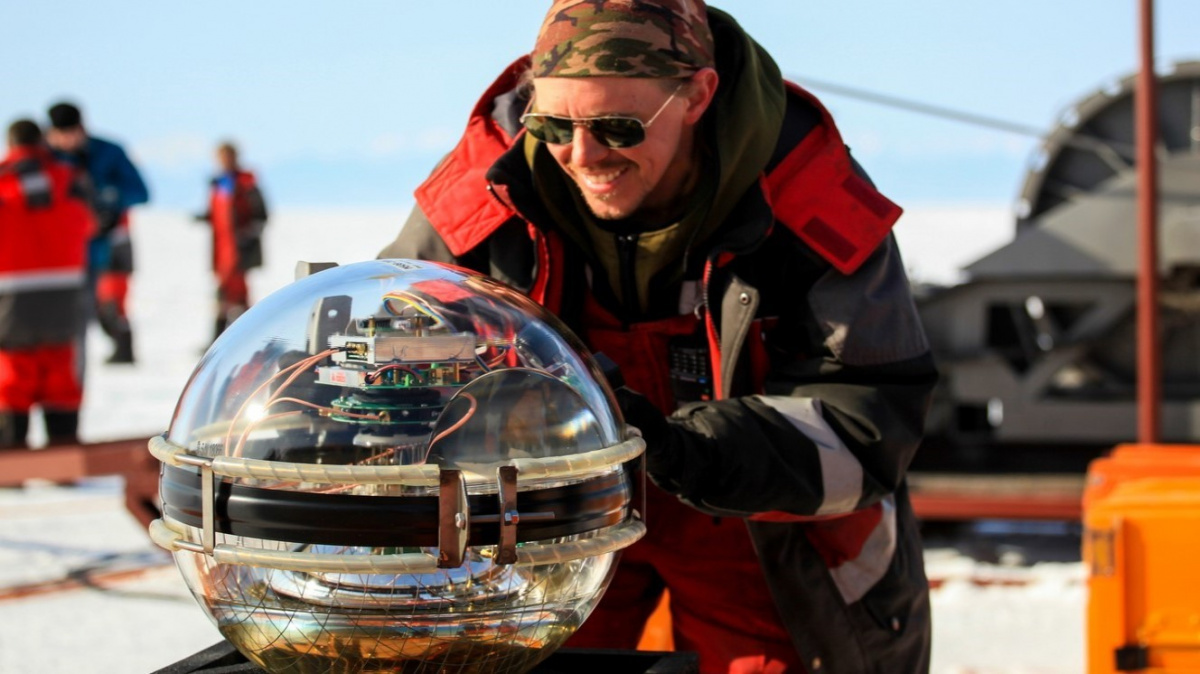 Rusové budou číst historii vesmíru z teleskopu ponořeného v jezeře