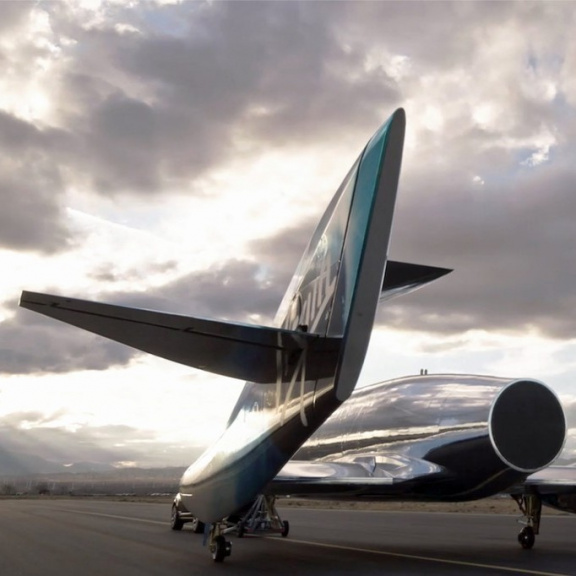 Futuristický letoun, který vás vynese na okraj vesmíru, poprvé vyjel na ranvej