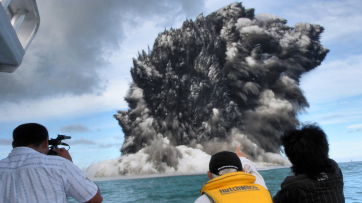 Dna oceánů připomínají Mordor. Jsou poseta sopkami