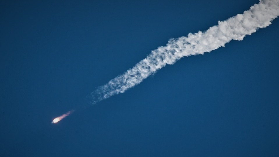 Číňané nekontrolují let rakety, její trosky se zřítí na Zemi. Kdy a kde?