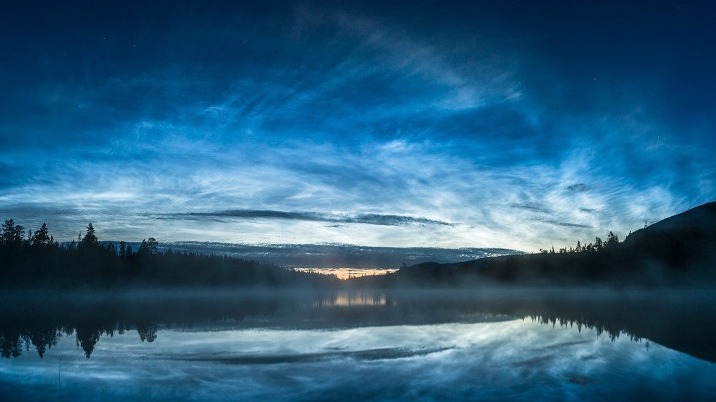 Slunovrat čaruje, nastávají noci svítících oblaků