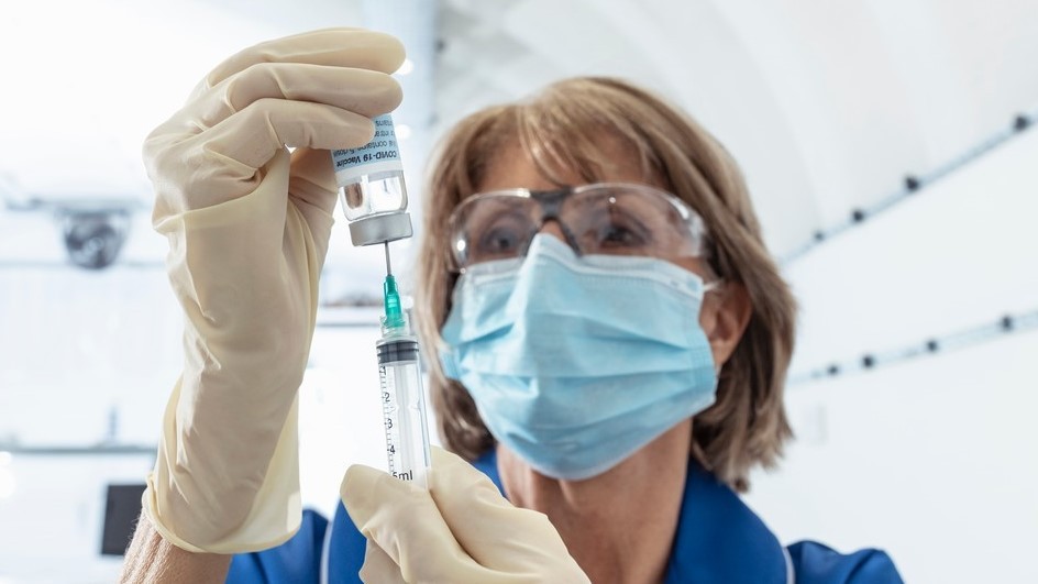 Předěl v očkování: První člověk dostal vakcínu proti smrtící rakovině kůže