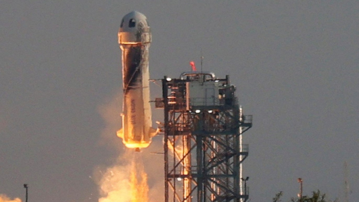 Bezos, pracháč z Amazonu, si splnil sen. Letěl na hranici vesmíru