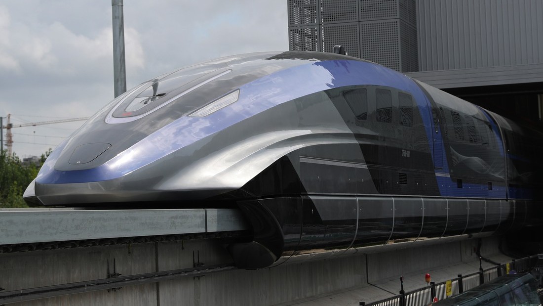 Čína ukazuje nejrychlejší vlak světa. Má jezdit 600 km/h, ale není jasné kdy a kde