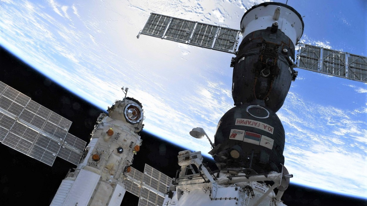 Koroljove, máme problém! Ruský modul zničehonic spustil motory a otočil ISS