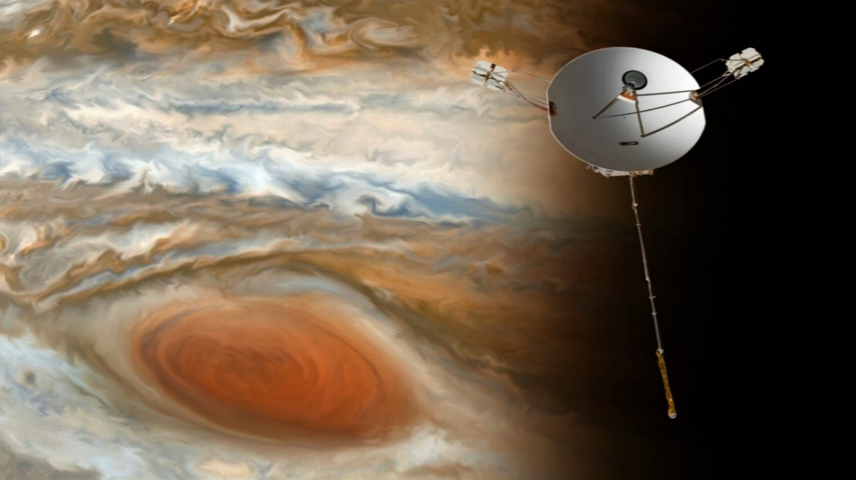 Největší bouře v naší sluneční soustavě nabírá na síle