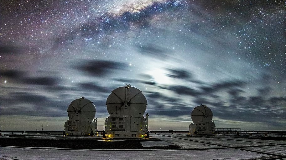 Země vězí v gigantickém magnetickém tunelu