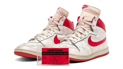 Sedmatřicet let staré boty Michaela Jordana se vydražily za 33 milionů