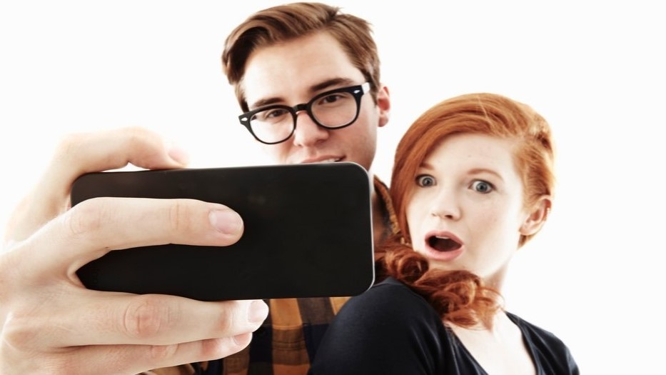 Lidé žijí ve světě mentálních selfie, o svém vzhledu mají falešné představy